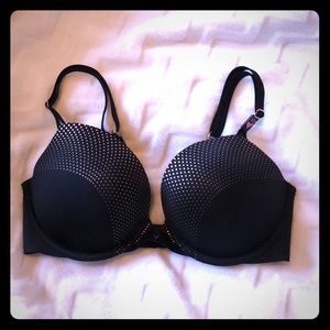 NWT Victoria’s Secret 32D push up bra.